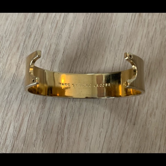 MARC BY MARC JACOBS GOLD BANGLE CUFF BRACELET - Picture 5 of 6
